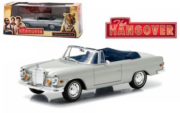 miniatura 1969 Mercedes 280 SE Convertible Top Up Damaged with Tiger "The Hangover" Movie (2009) 1/43 Diecast Model Car by Greenlight